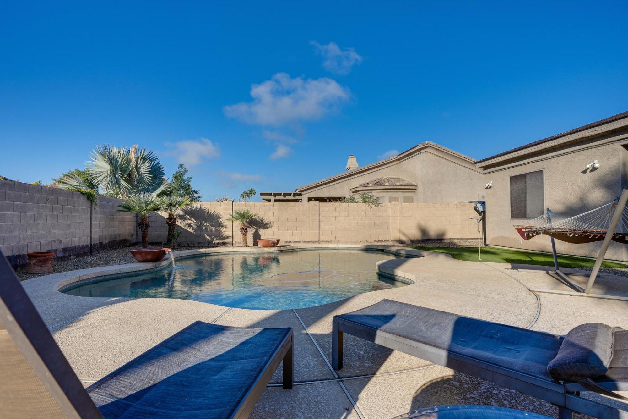 Goodyear Group Getaway With Pool And Putting Green Εξωτερικό φωτογραφία