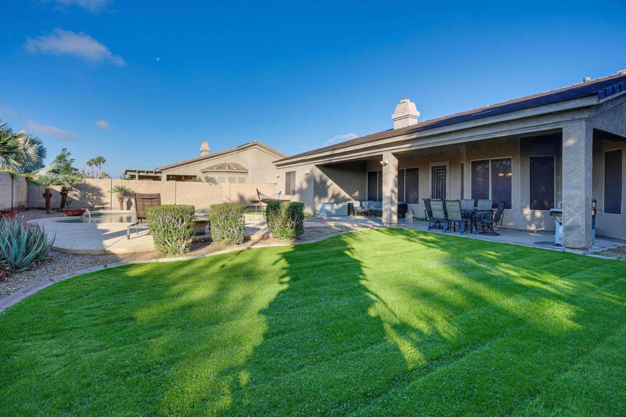 Goodyear Group Getaway With Pool And Putting Green Εξωτερικό φωτογραφία